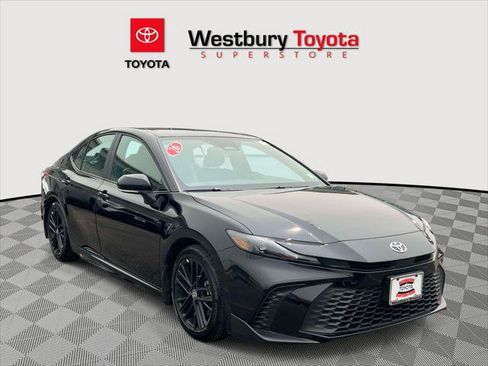 Used 2026 Toyota Camry SE w/ Convenience Package FWD image 1