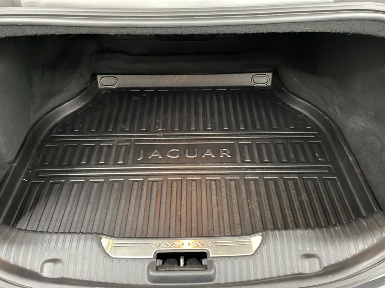Used 2019 Jaguar XJ R-Sport RWD image 16