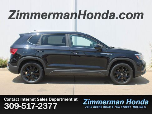 Used 2023 Volkswagen Taos SE w/ Panoramic Sunroof Package AWD/4WD image 1