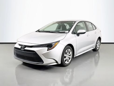 Used 2024 Toyota Corolla LE image 3