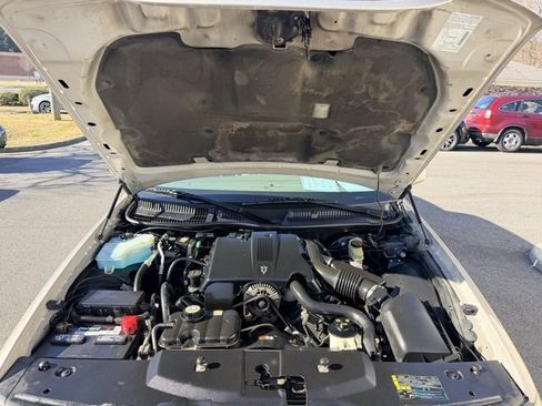 Used 2003 Lincoln Town Car Signature image 10