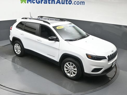 Used 2022 Jeep Cherokee Latitude Lux w/ Sun & Sound Group AWD/4WD image 3
