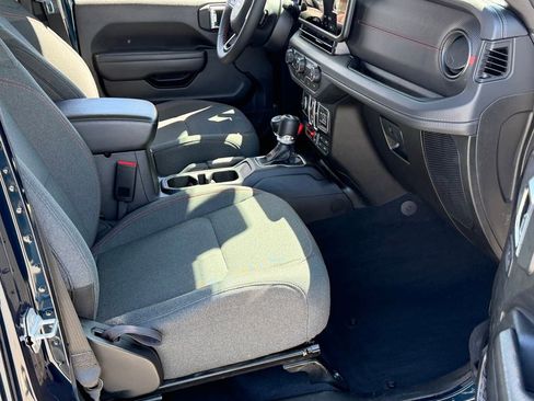 Certified 2025 Jeep Wrangler Unlimited Rubicon AWD/4WD image 22