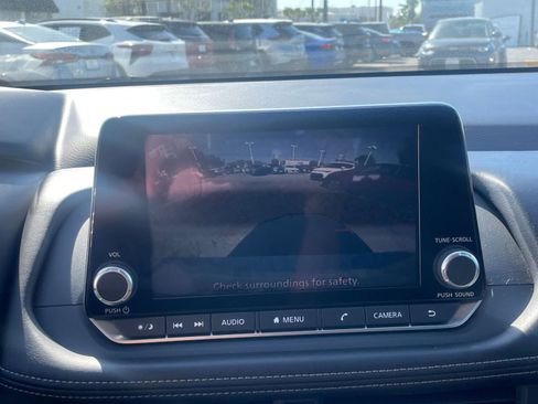 Used 2025 Nissan Rogue SV image 25