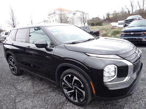 Used 2022 Mitsubishi Outlander ES image 3