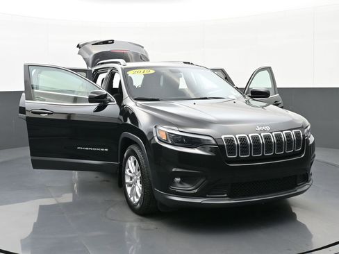Used 2019 Jeep Cherokee Latitude w/ Popular Appearance Group FWD image 49
