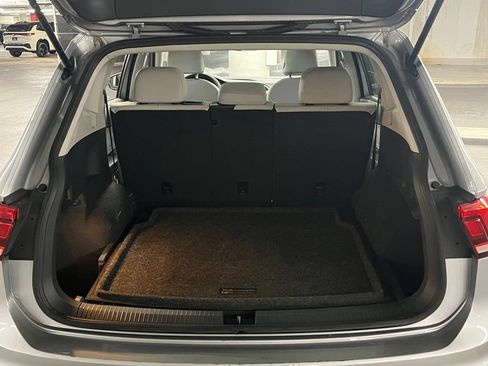 Used 2020 Volkswagen Tiguan SE w/ Panoramic Sunroof Package AWD/4WD image 38