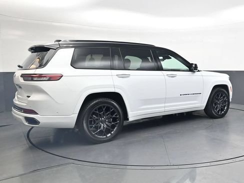 Used 2025 Jeep Grand Cherokee L Summit AWD/4WD image 4
