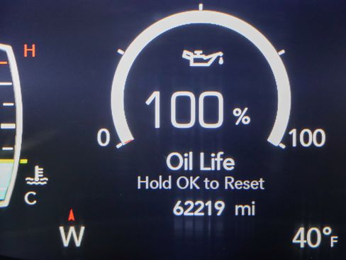 Used 2023 Chrysler Pacifica Touring-L image 16