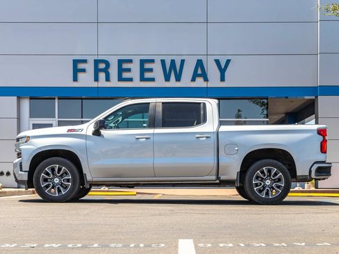 Used 2019 Chevrolet Silverado 1500 RST AWD/4WD image 2