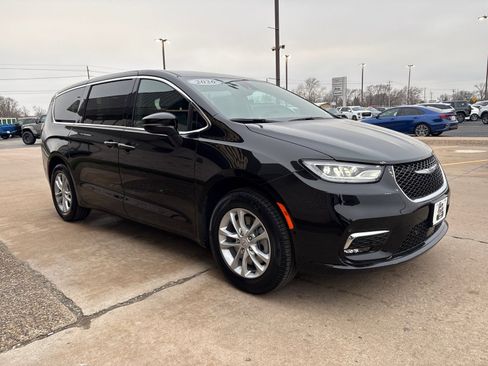 New 2026 Chrysler Pacifica Select image 8