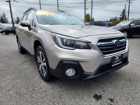 Used 2018 Subaru Outback 2.5i Limited AWD/4WD image 3