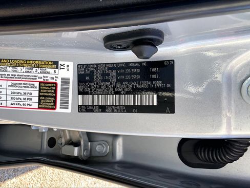 Used 2025 Toyota Highlander Limited AWD/4WD image 37