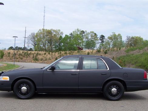 Used 2009 Ford Crown Victoria Police Interceptor image 5