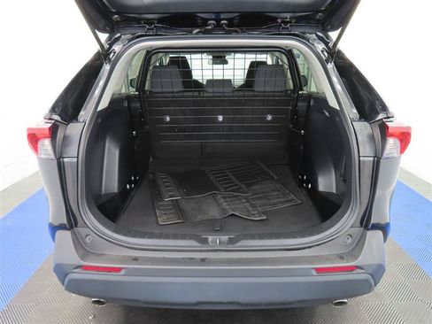 Used 2021 Toyota RAV4 LE AWD/4WD image 8