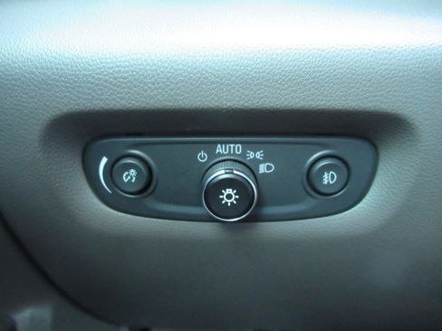 Used 2019 Chevrolet Traverse Premier w/ Driver Confidence II Package FWD image 21