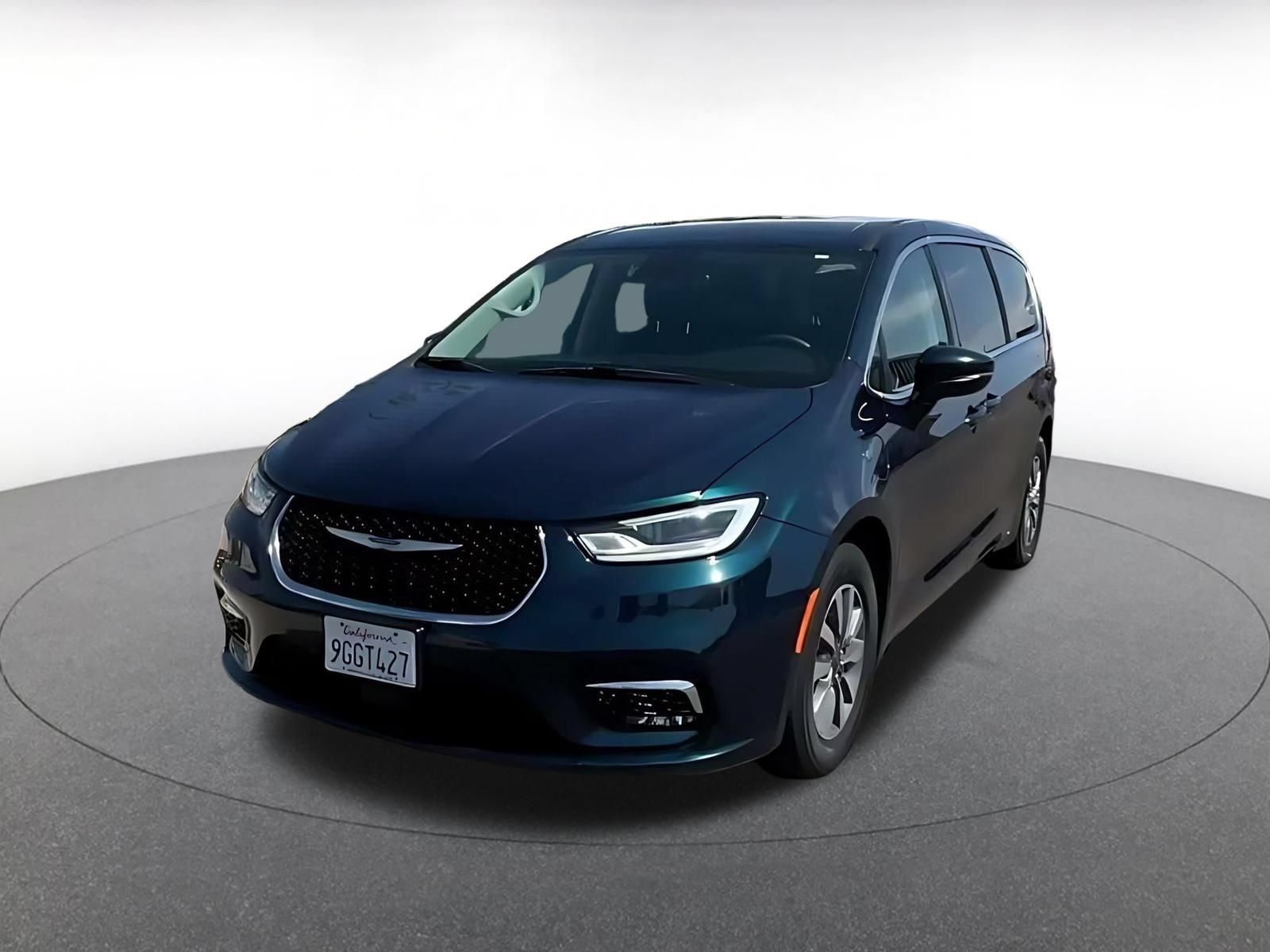Used 2023 Chrysler Pacifica Touring-L FWD image 6