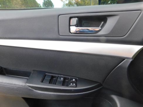 Used 2010 Subaru Legacy 2.5i image 18