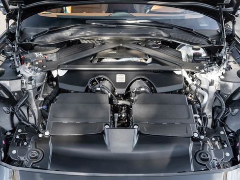 Used 2025 Aston Martin V8 Vantage Coupe image 31