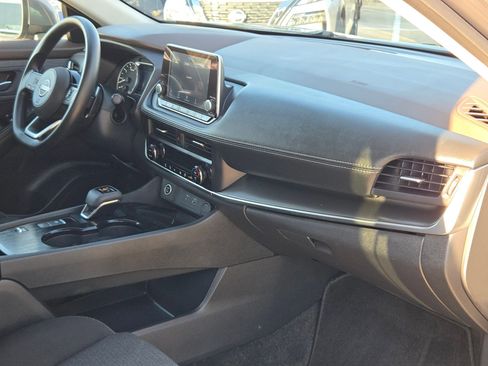 Used 2023 Nissan Rogue SV image 29