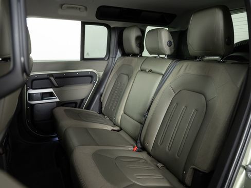 Used 2020 Land Rover Defender 110 S image 16