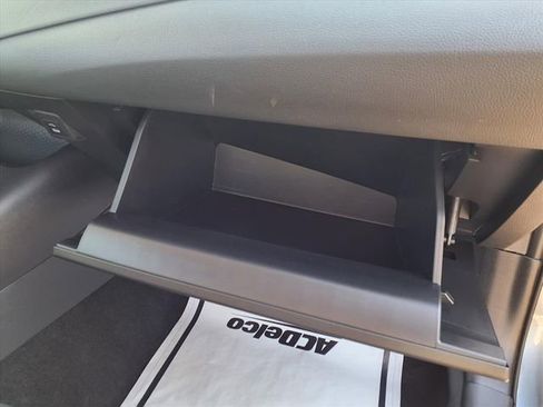 Used 2025 Toyota Corolla LE image 81