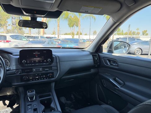 Used 2024 Nissan Pathfinder S FWD image 19