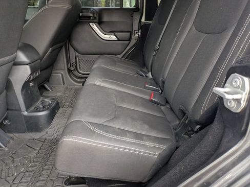 Used 2017 Jeep Wrangler Unlimited Sahara w/ Connectivity Group AWD/4WD image 26