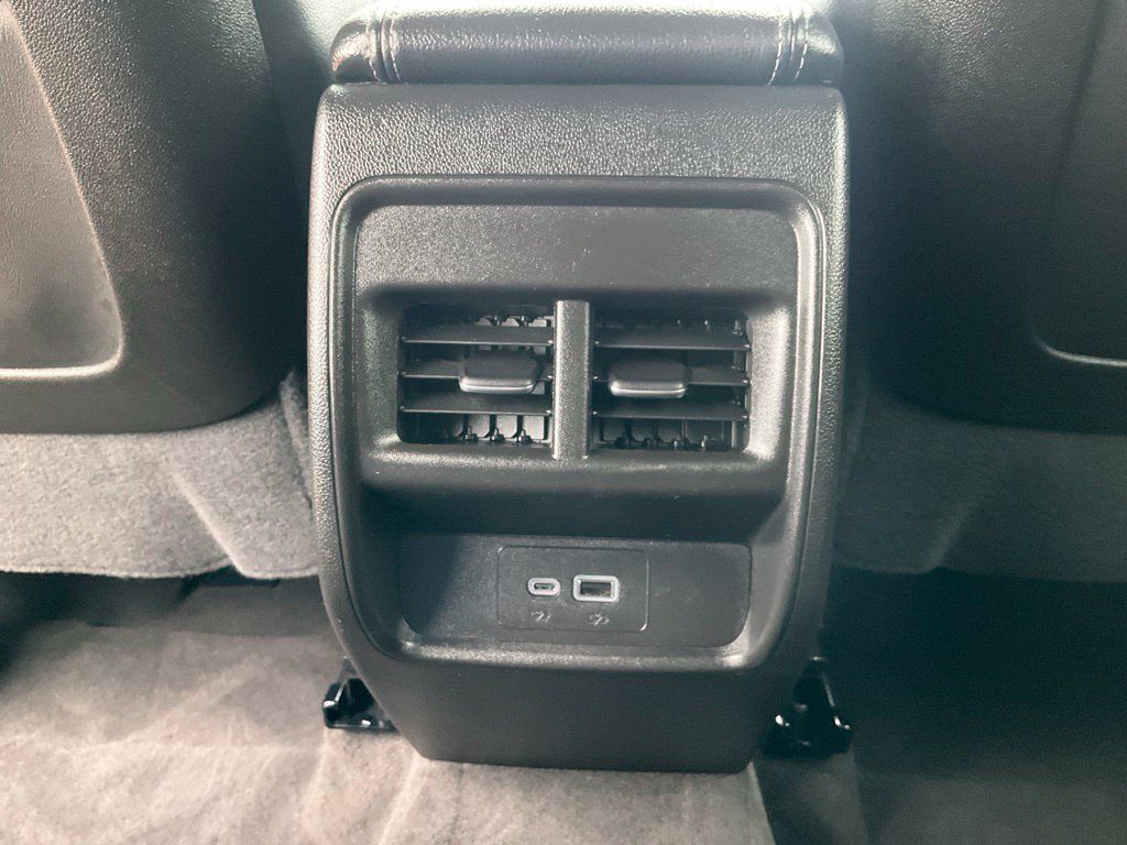 Used 2025 Cadillac XT4 Premium Luxury FWD image 30