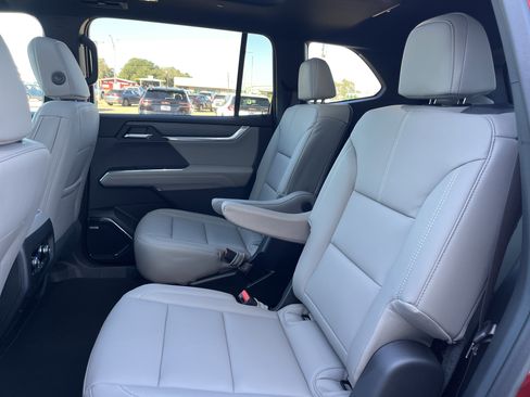 New 2026 GMC Acadia Elevation image 12