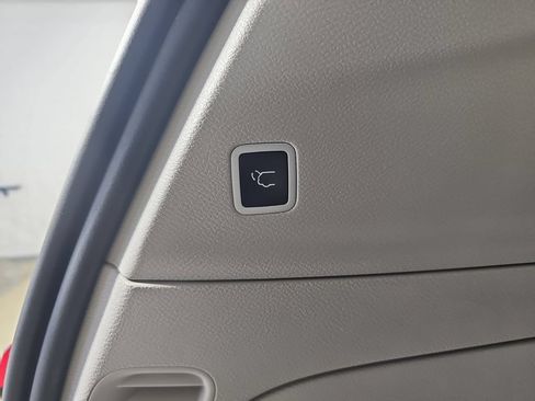 Used 2023 Chrysler Pacifica Touring-L FWD image 18
