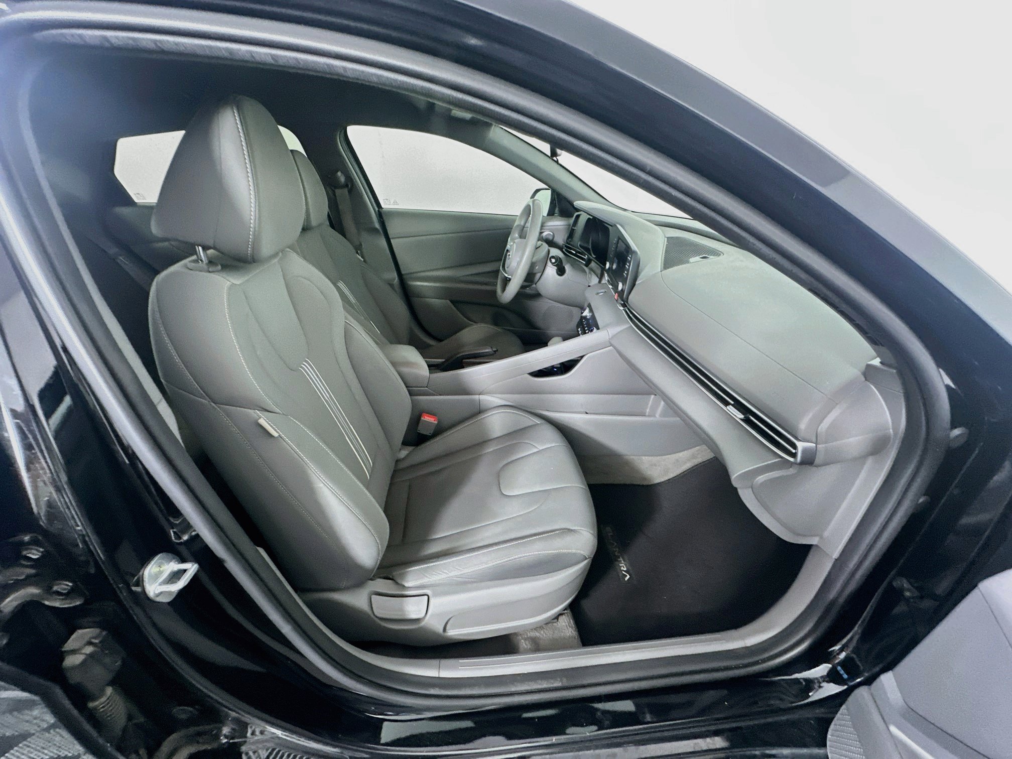 Used 2023 Hyundai Elantra SEL w/ Cargo Package FWD image 30