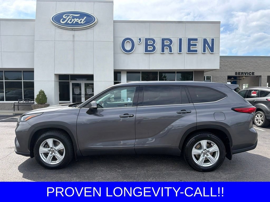Used 2022 Toyota Highlander LE w/ Protection Package #3 (TMS) AWD/4WD image 2