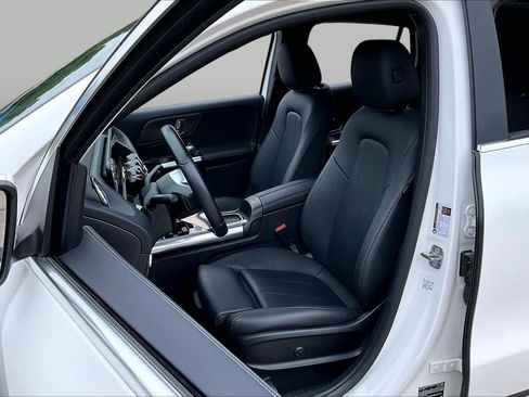 Used 2025 Mercedes-Benz GLA 250 image 8