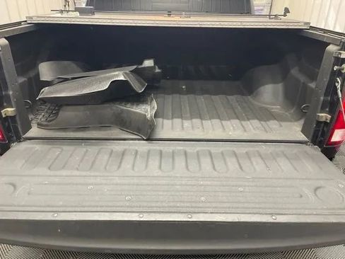 Used 2019 RAM 1500 Classic SLT w/ Black Appearance Group AWD/4WD image 13