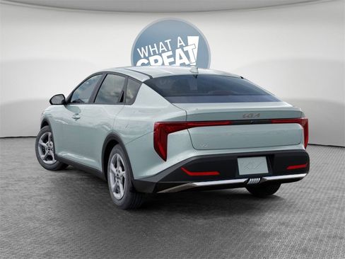New 2025 Kia K4 LXS image 4