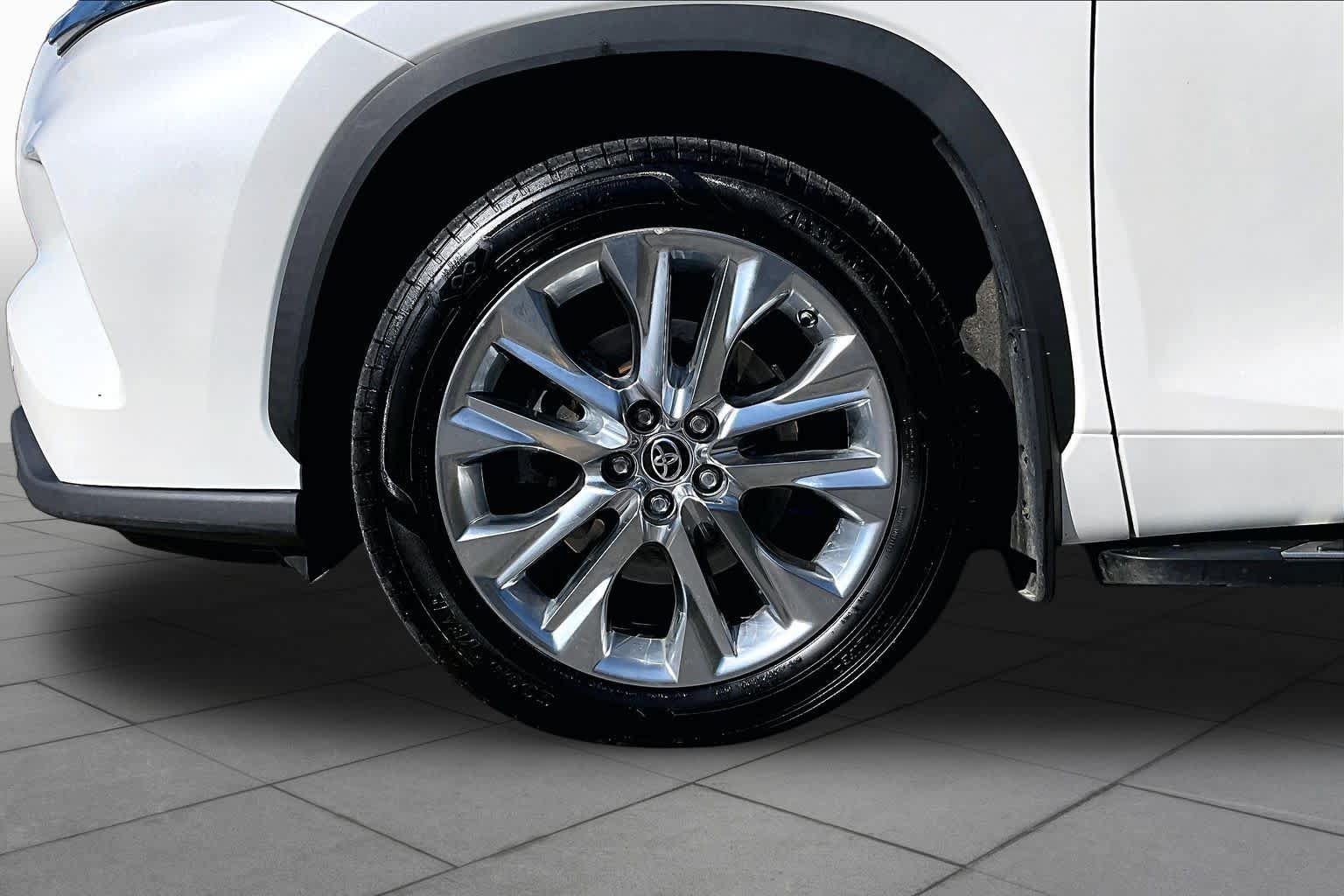 Used 2020 Toyota Highlander Limited AWD/4WD image 11