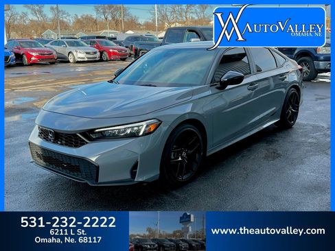 Used 2025 Honda Civic Sport image 3