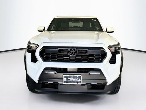 Certified 2025 Toyota Tacoma TRD Off-Road AWD/4WD image 2