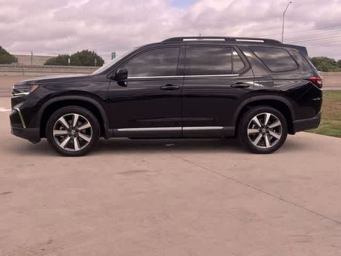 Certified 2025 Honda Pilot Touring image 4