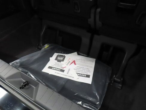 Used 2025 Toyota Sienna XSE image 33