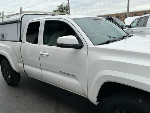 Used 2021 Toyota Tacoma SR5 w/ Technology Package RWD image 25