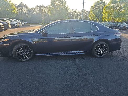 Used 2021 Toyota Camry SE FWD image 2