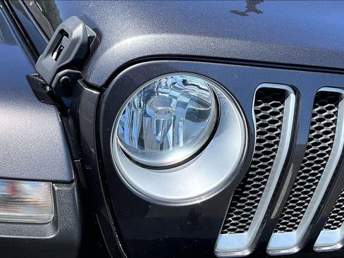 Used 2021 Jeep Wrangler Unlimited Sahara AWD/4WD image 32