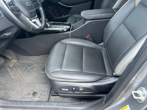 Used 2025 Chevrolet Trax ACTIV w/ Sunroof Package FWD image 4