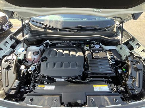 Certified 2025 Volkswagen Tiguan SEL R-Line AWD/4WD image 29