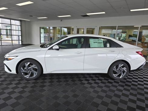 New 2026 Hyundai Elantra Limited FWD image 6