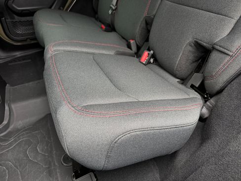 Used 2025 Jeep Wrangler Rubicon w/ Technology Group image 15