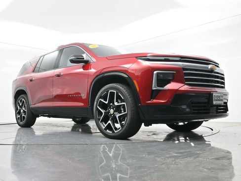 Used 2025 Chevrolet Traverse High Country AWD/4WD image 51