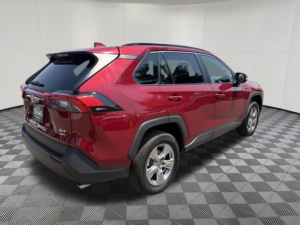 Used 2025 Toyota RAV4 XLE AWD/4WD image 8